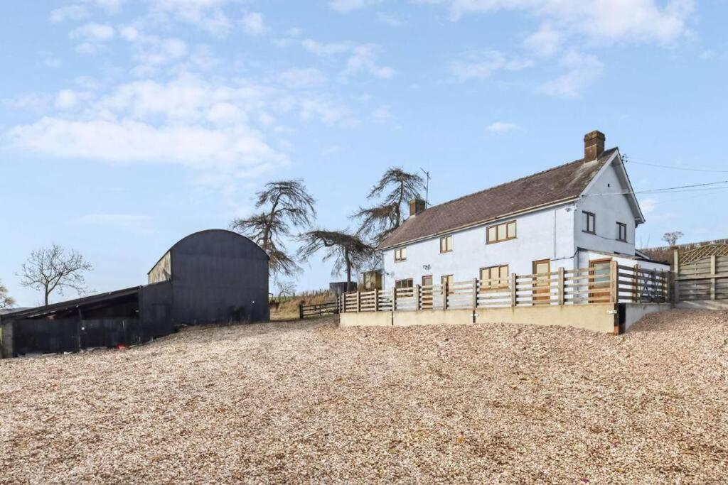 Upper Caerfaelog Farmhouse Llanbister Exteriér fotografie